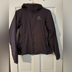 Arc'teryx Women's Atom lt Hoody Jacket Dark Plum